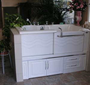 Peninsula style, right hand Safety Plus Slide-in Bath tub